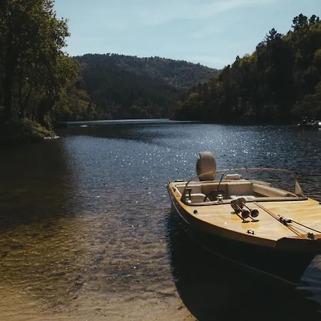 Apedeceo Belesar Villa, Ribeira Sacra, Galicia * Чантада
